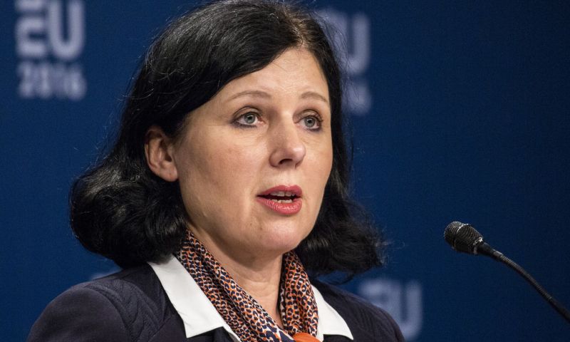 EU-evaluatie: sociale media doen meer tegen racisme