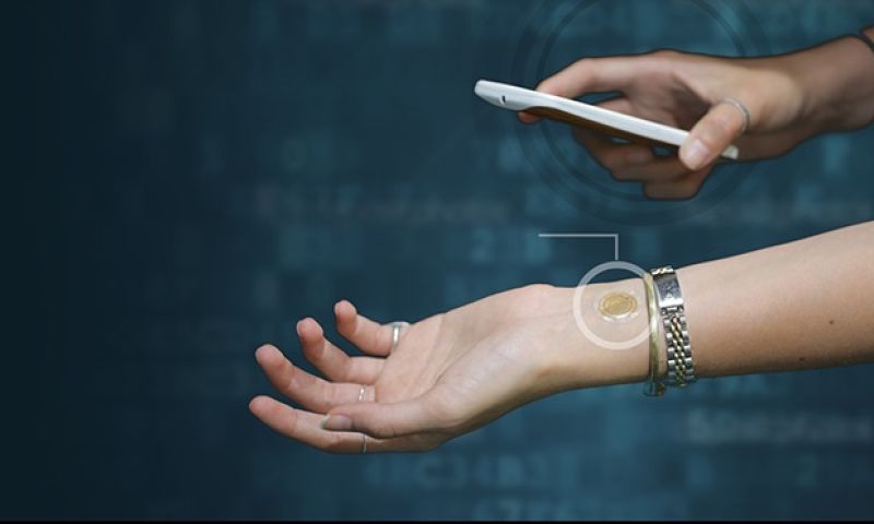 Slimme pleister moet koorts bij coronapatiënten meten