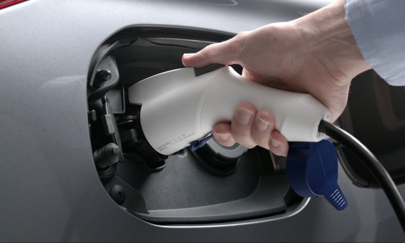 Verkoop auto's met stekker verdubbeld door hybrides