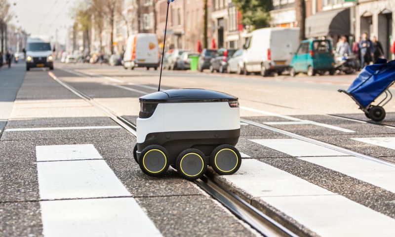 Domino's presenteert bezorgrobot in Amsterdam