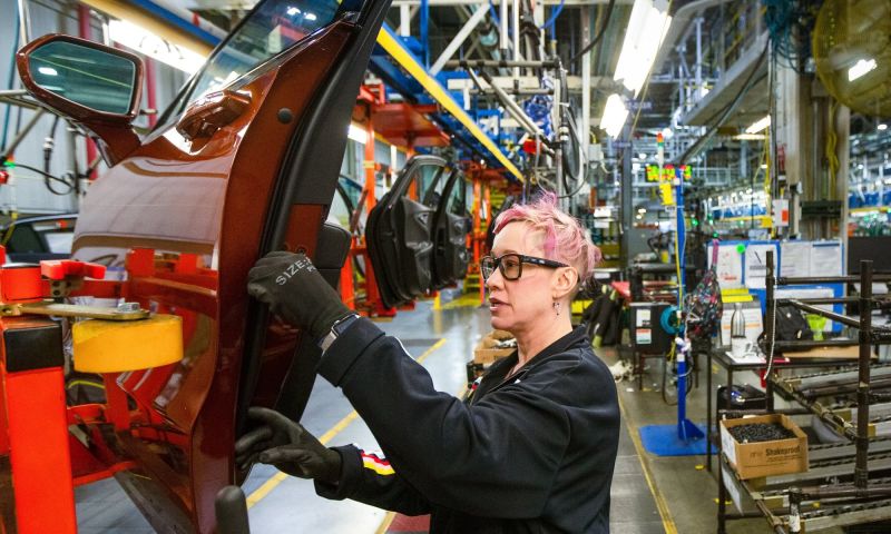 Autofabrieken GM langer dicht door tekort aan chips