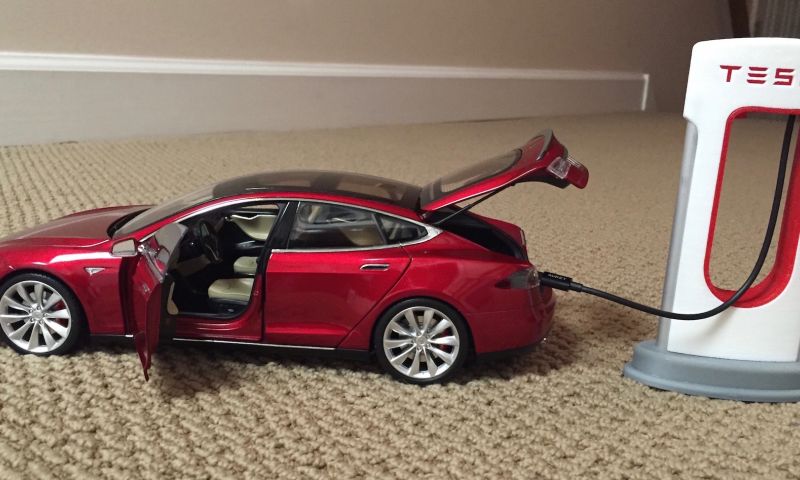 3D-geprinte Tesla Supercharger voor je telefoon