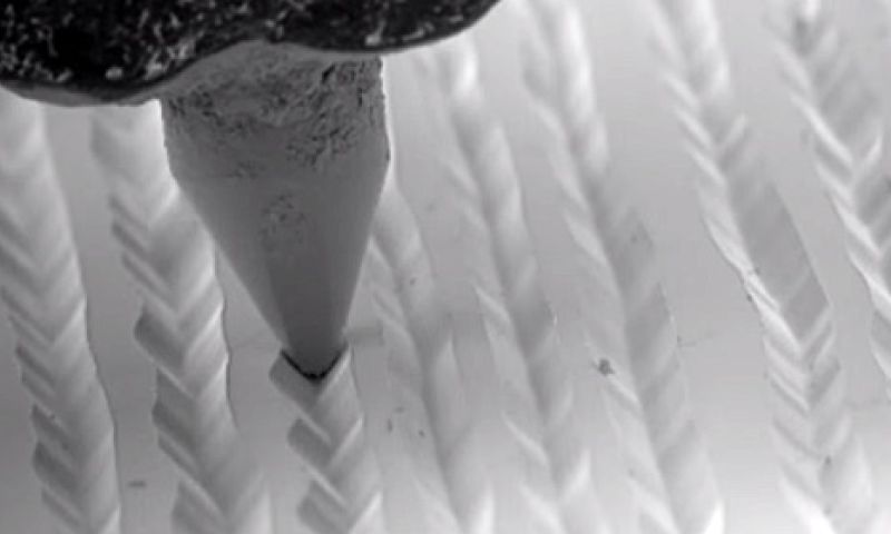 Video: elektronenmicroscoop volgt de naald op een LP