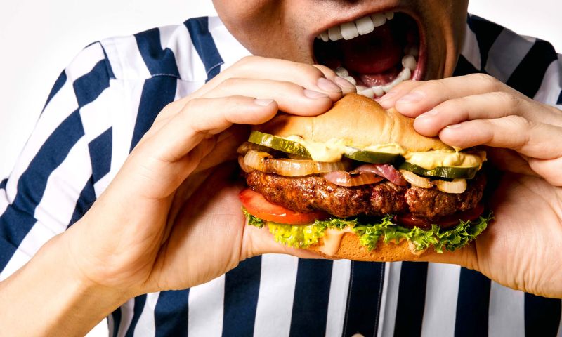 Nu te koop: bloederige vleesloze burger