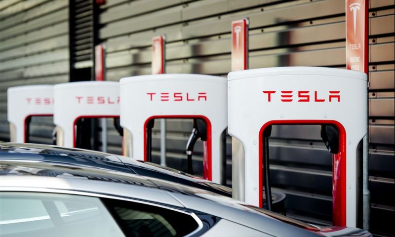 Prijsverhoging laadpalen Tesla toch iets minder hoog