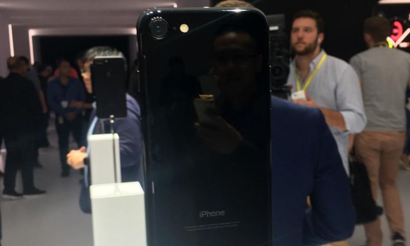 Apple adviseert hoesje dat nieuwe kleur iPhone verbergt