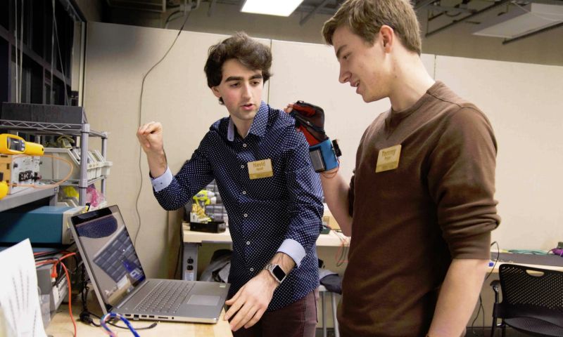 Handschoen zet gebarentaal om naar gesproken tekst