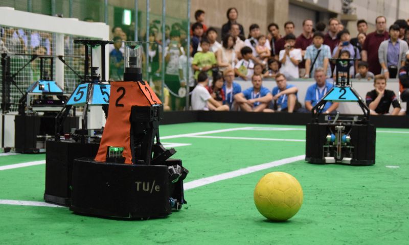 Robots gaan vechten en voetballen op Bright Day