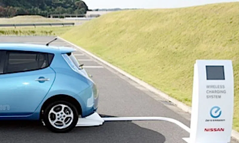 Toekomstige Nissan Leaf laadt draadloos op