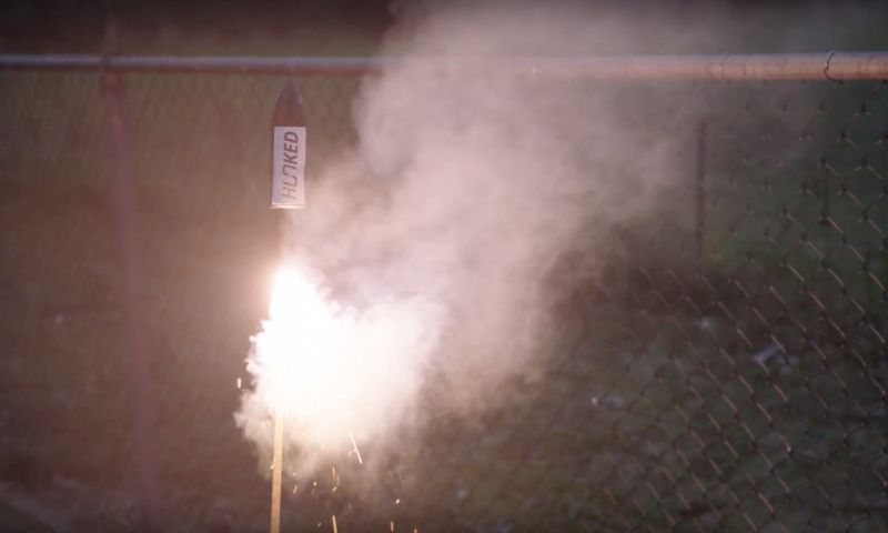 Eerste vuurpijl via spraakopdracht de lucht in geschoten