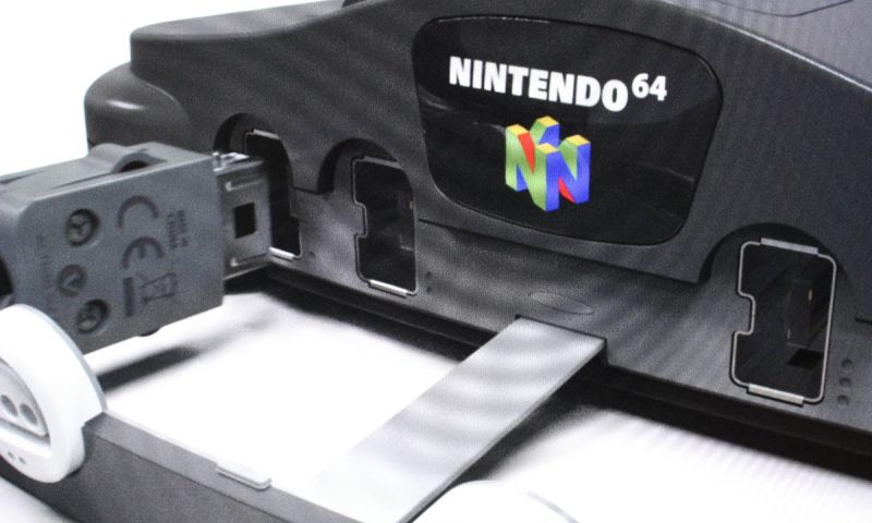 Eerste foto's retro-uitvoering Nintendo 64 gelekt