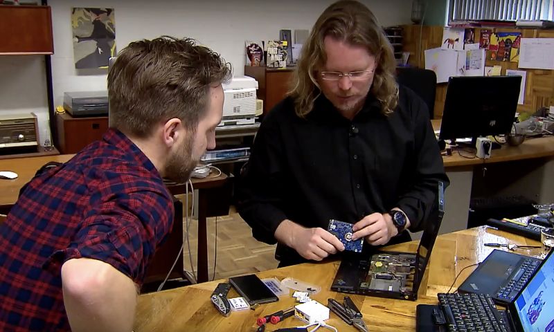 Kijk Bright TV terug: hackproof laptop en fitgirl in de sneeuw