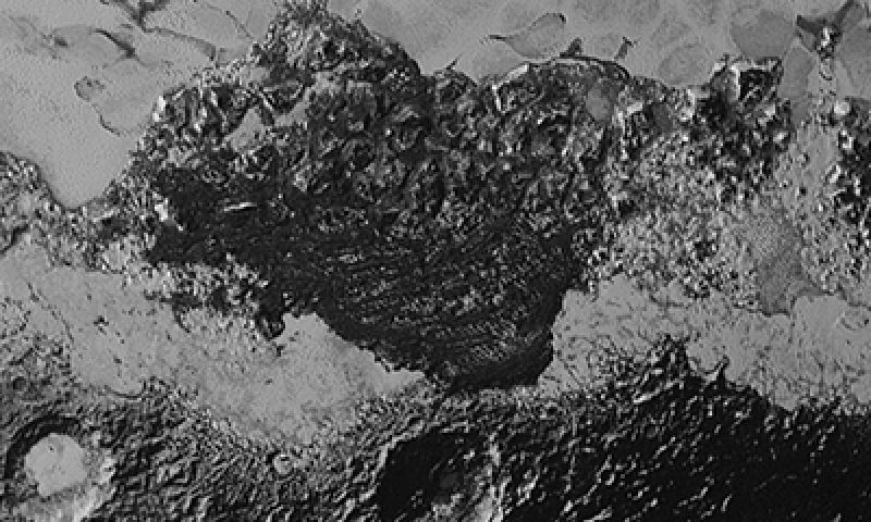 Nieuwe kiekjes van Pluto laten gedetailleerd landschap zien