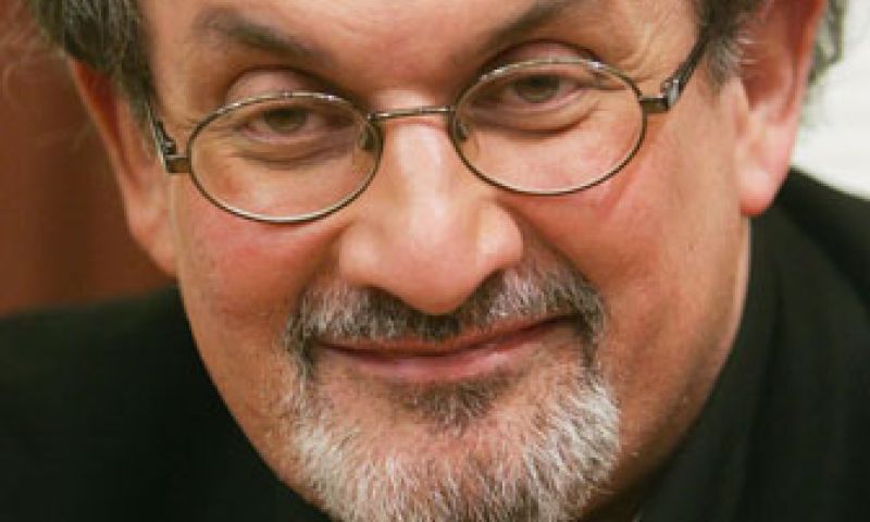 Facebook buigt voor Salman Rushdie