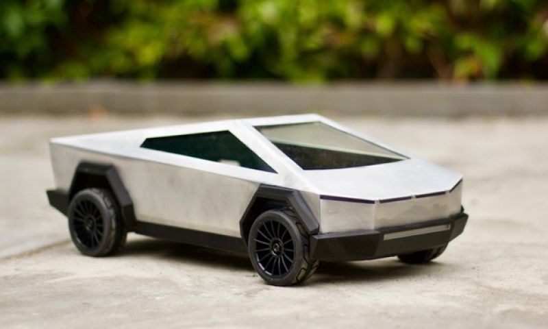 Nederlander bouwt op afstand bestuurbare mini-Cybertruck