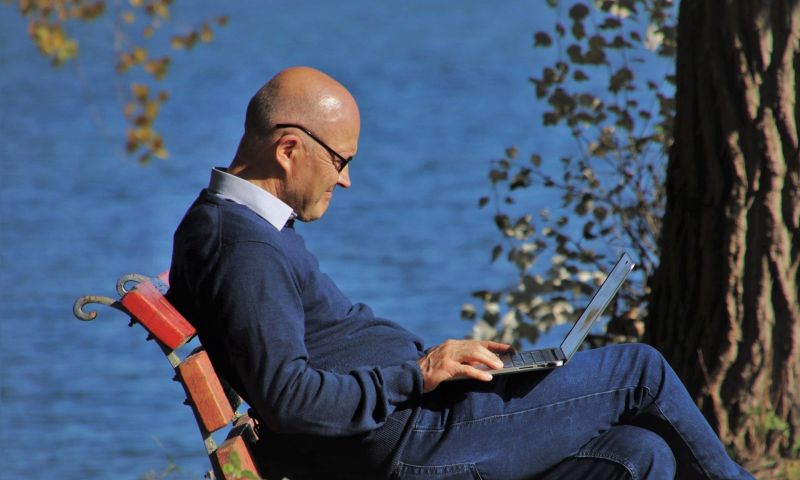 internet gebruik ouderen bejaarden videobellen