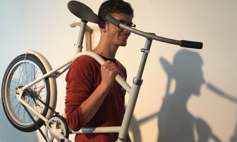 DDW: De stadsfiets die makkelijk op je schouder is te dragen