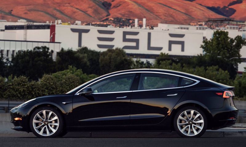Snellere versie Tesla Model 3 verschijnt medio 2018