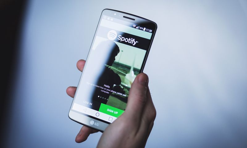 Na podcasts stort Spotify zich nu op luisterboeken