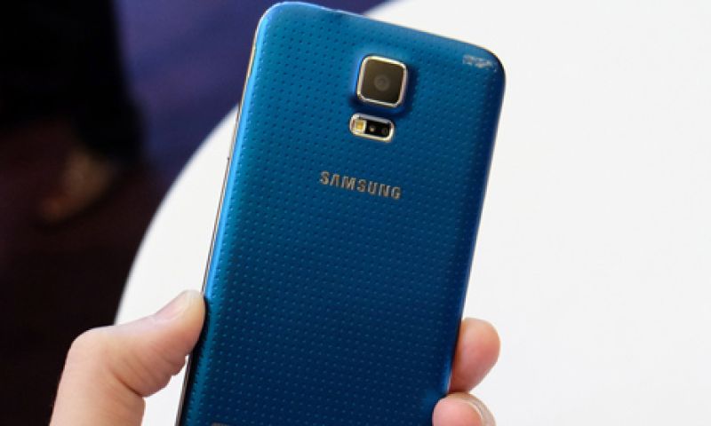 Samsung grijpt in na bekritiseerd design Galaxy S5