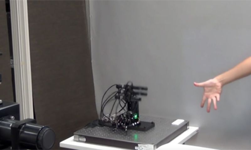 Video: Deze robot verliest nooit met Rock Paper Scissors