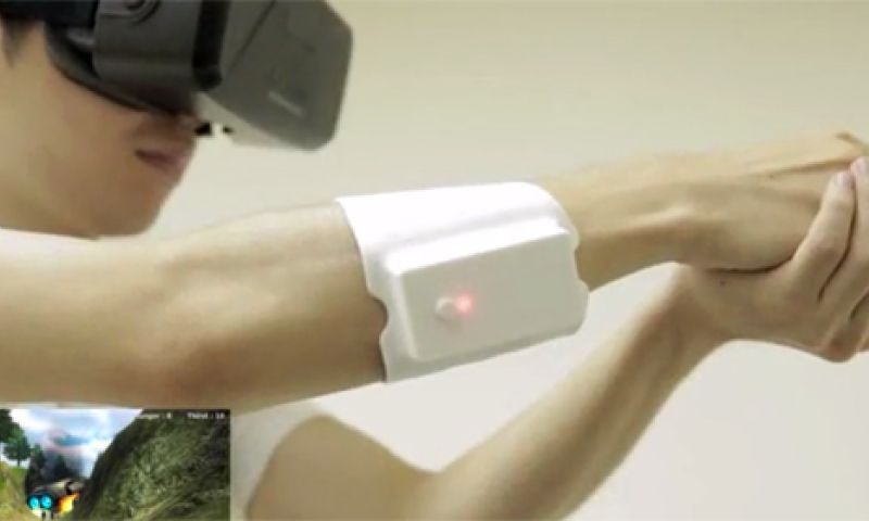Met deze armband kun je 'voelen' in virtual reality