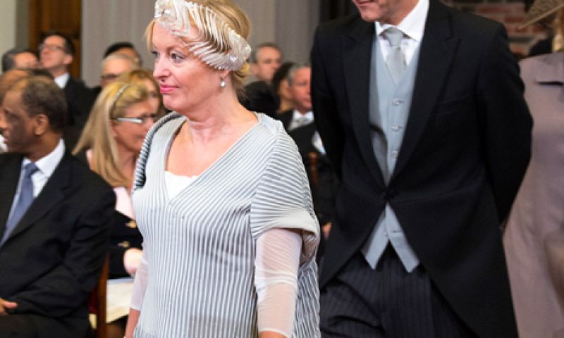 Minister in 3d-geprinte high-tech outfit bij Troonrede