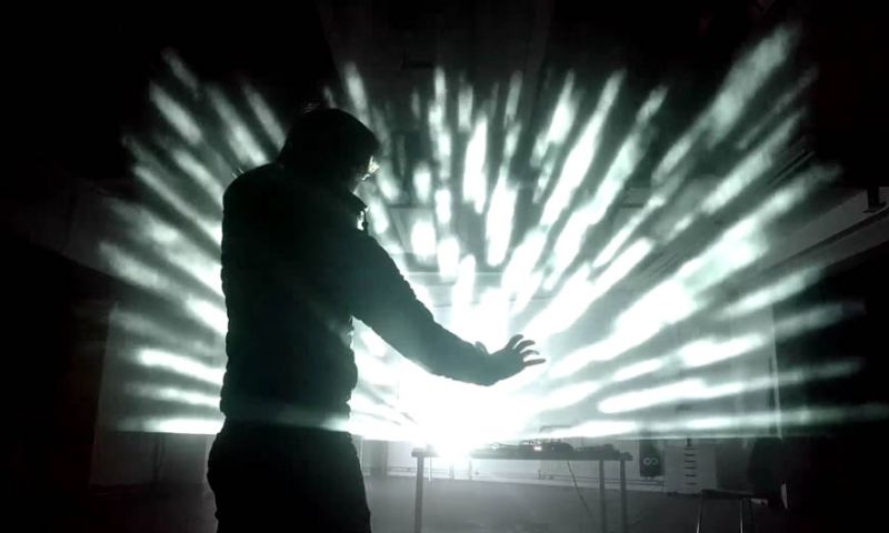 Deze projectie in de mist bedien je met je handen