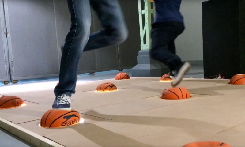 Ideale festivalgame: op basketballen springen