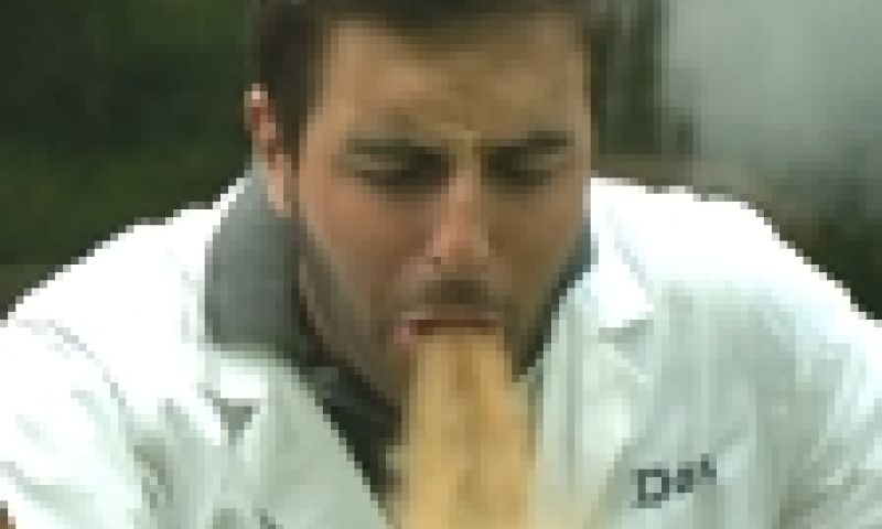 Kaneelhoest in slow motion