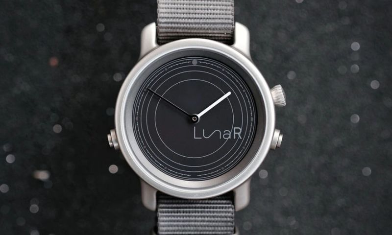 Deze smartwatch laadt op met zonnestralen