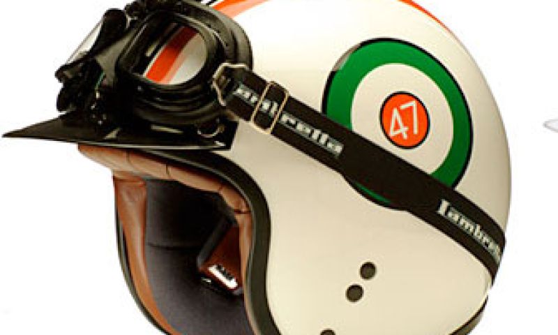 Helm om een scooter bij te kopen