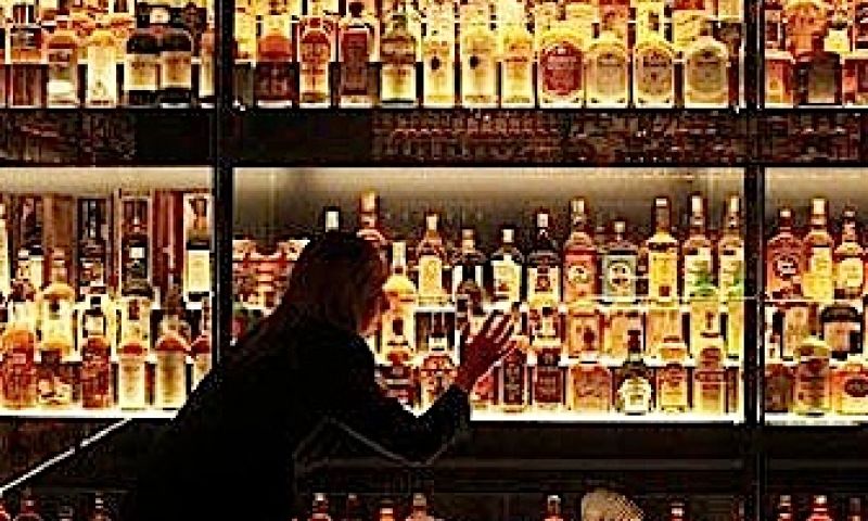 'Whisky' tanken bij het pompstation