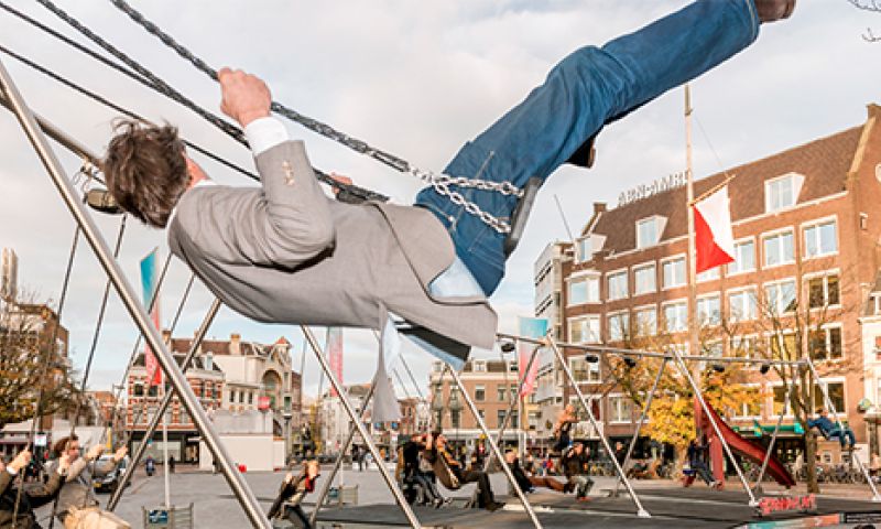 Maak muziek met Spinvis door te schommelen