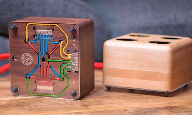 Dutch design: houten stekkerdoos voor op tafel