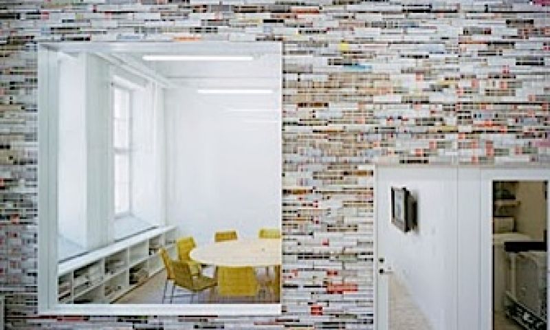 Een muur van tijdschriften