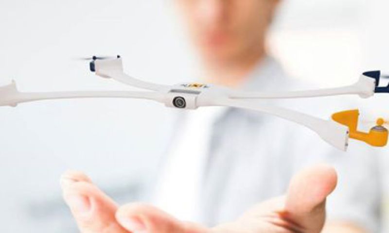 Deze mini-drone draag je om je pols