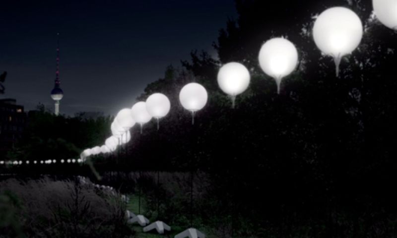 Berlijnse Muur nog één keer overeind met deze lichtinstallatie