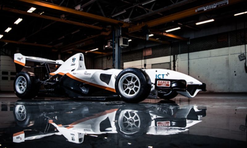 Eindhovense studenten onthullen snelste elektrische raceauto