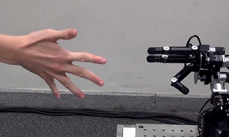 Robothand verslaat je altijd met rock, paper, scissors