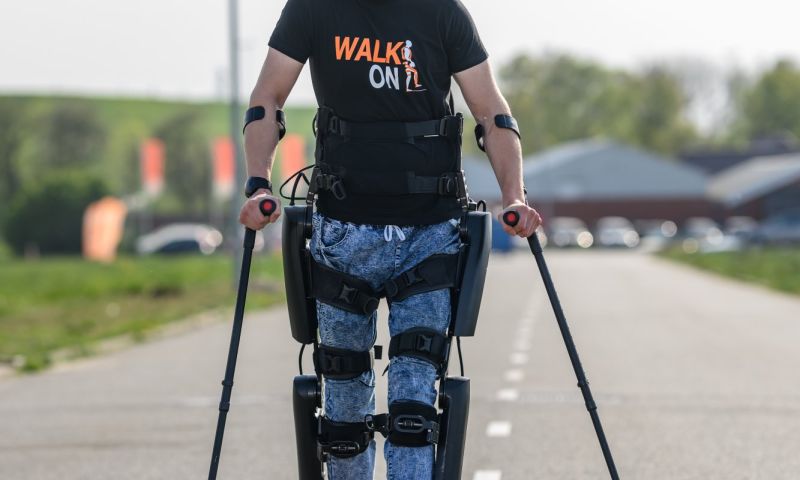 Dennie Jager dwarslaesie exoskelet 4mijl groningen lopen robot revalideren