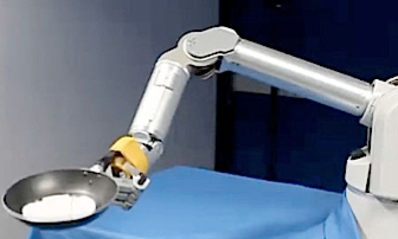 Robotarm leert pannenkoeken omdraaien