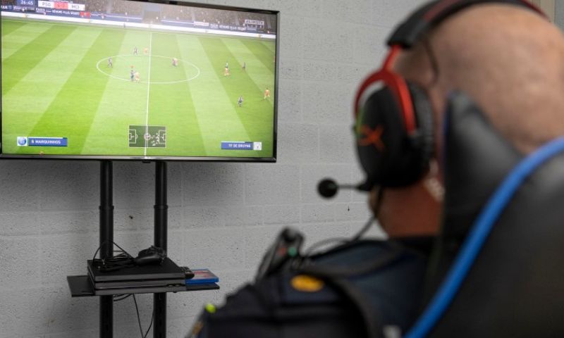 politie fifa 21 toernooi playstation 5 ps5 winnen