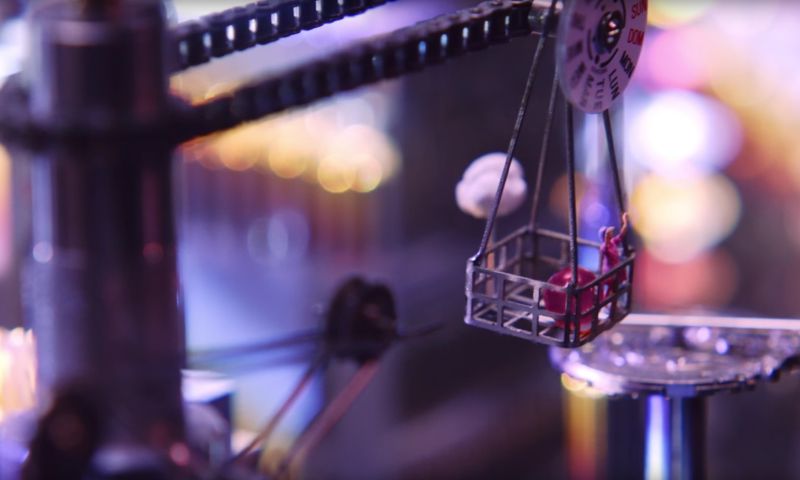 Video: 'Knikkerbaan' van minuscule horloge-onderdelen