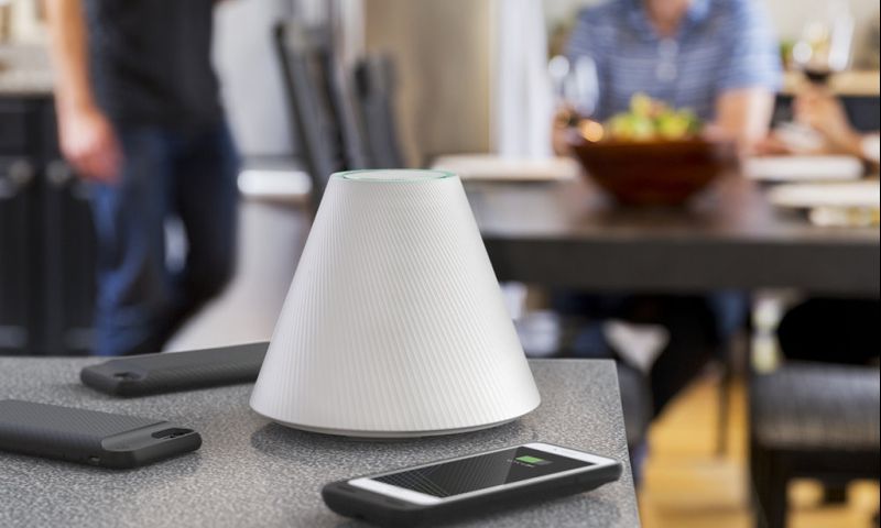 Lampenkap kan je telefoon op (kleine) afstand opladen