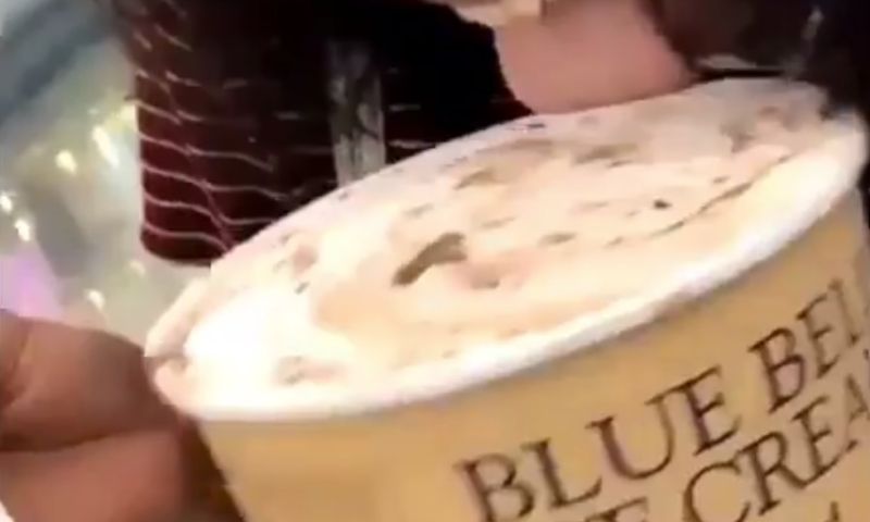 ice cream challenge ijs roomijs supermarket likken viral video supermarkt