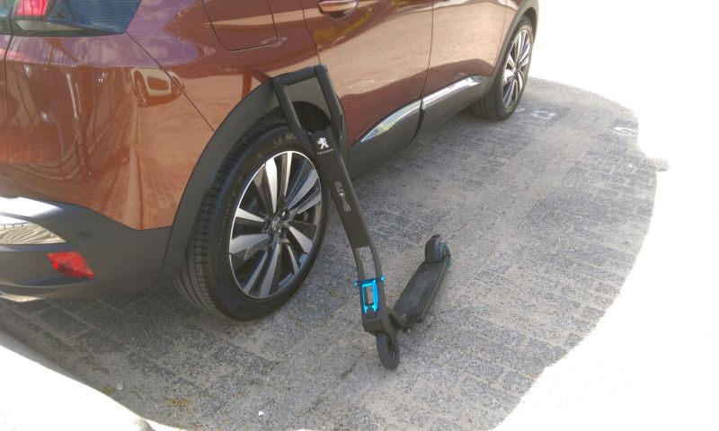 Duurtest Peugeot 3008: e-Kick, opvouwbare e-step