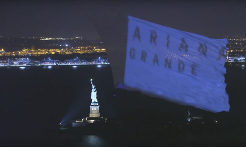 MTV projecteert enorme video met twee helikopters