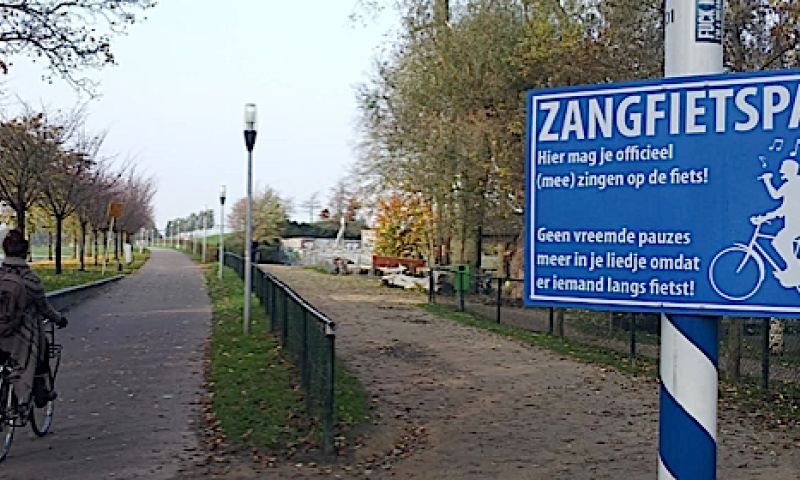 Zonder gêne luidkeels zingen op de fiets