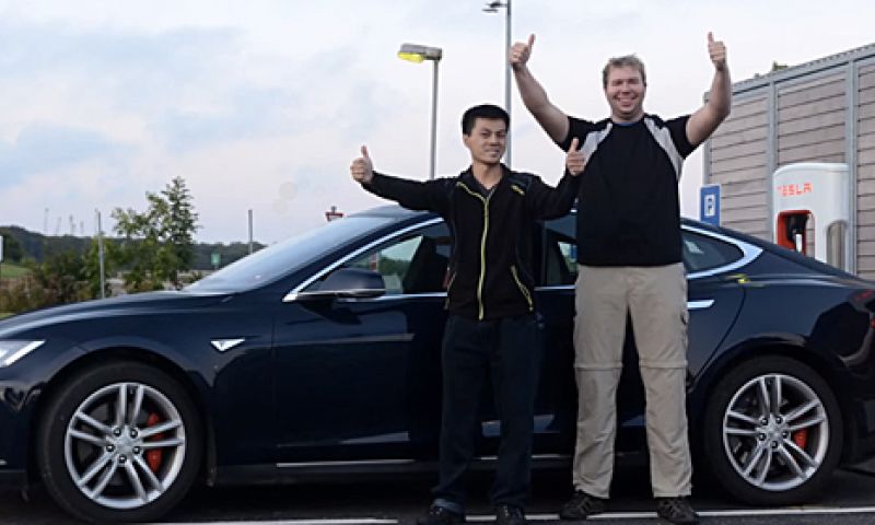 Record: Tesla haalt 728 km op 1 acculading